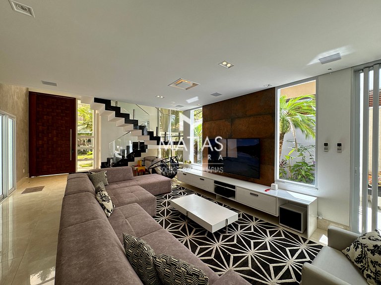 Luxurious 5BR Home w/ Pool & Jacuzzi - Riviera