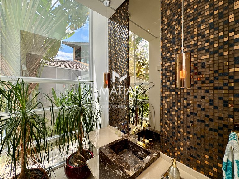 Luxurious 5BR Home w/ Pool & Jacuzzi - Riviera