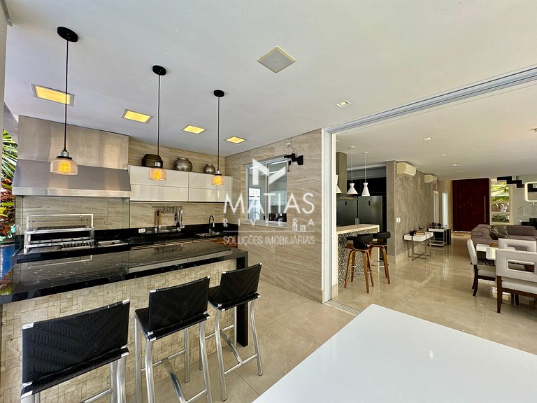 Luxurious 5BR Home w/ Pool & Jacuzzi - Riviera