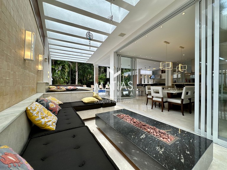 Luxurious 5BR Home w/ Pool & Jacuzzi - Riviera