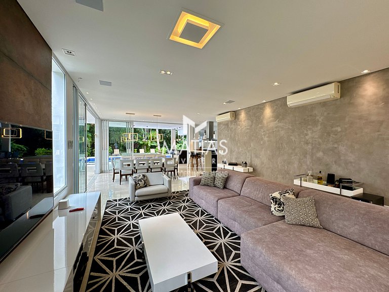 Luxurious 5BR Home w/ Pool & Jacuzzi - Riviera