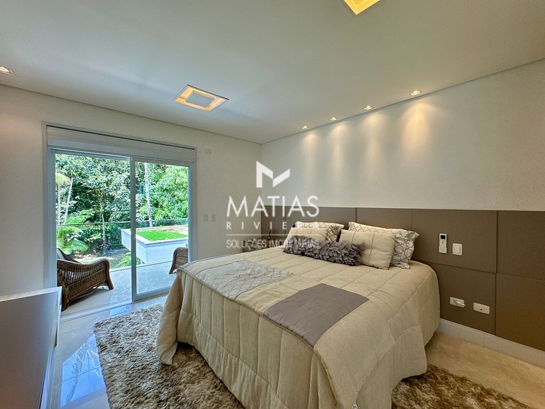 Luxurious 5BR Home w/ Pool & Jacuzzi - Riviera