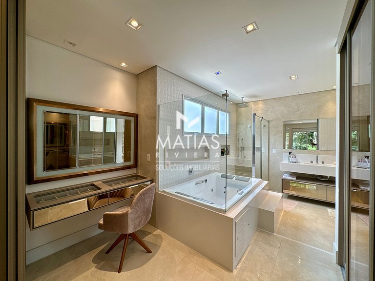 Luxurious 5BR Home w/ Pool & Jacuzzi - Riviera