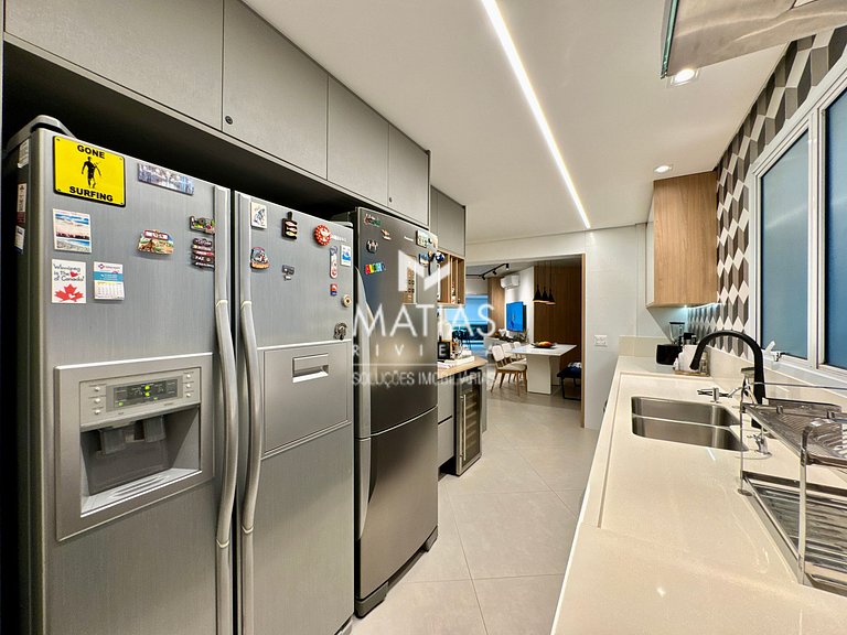 Apartamento 80 metros da Praia, 4 suites + Dependencia de Em