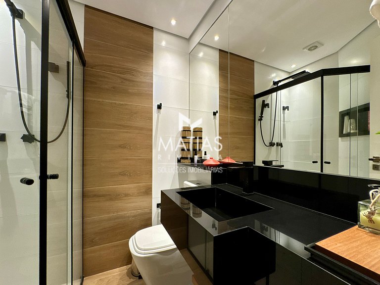 Apartamento 80 metros da Praia, 4 suites + Dependencia de Em