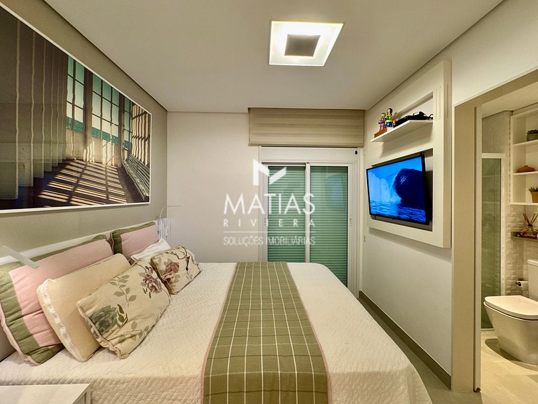 Apartamento Reformado com 4 Suites + Dependência de Empregad