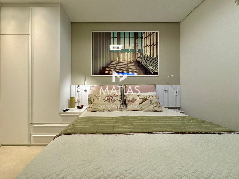 Apartamento Reformado com 4 Suites + Dependência de Empregad
