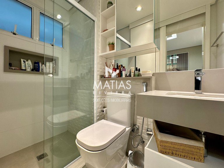 Apartamento 80 metros da Praia, 4 suites + Dependencia de Em