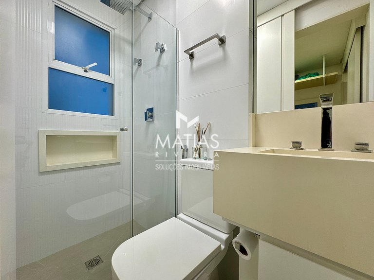 Apartamento Reformado com 4 Suites + Dependência de Empregad