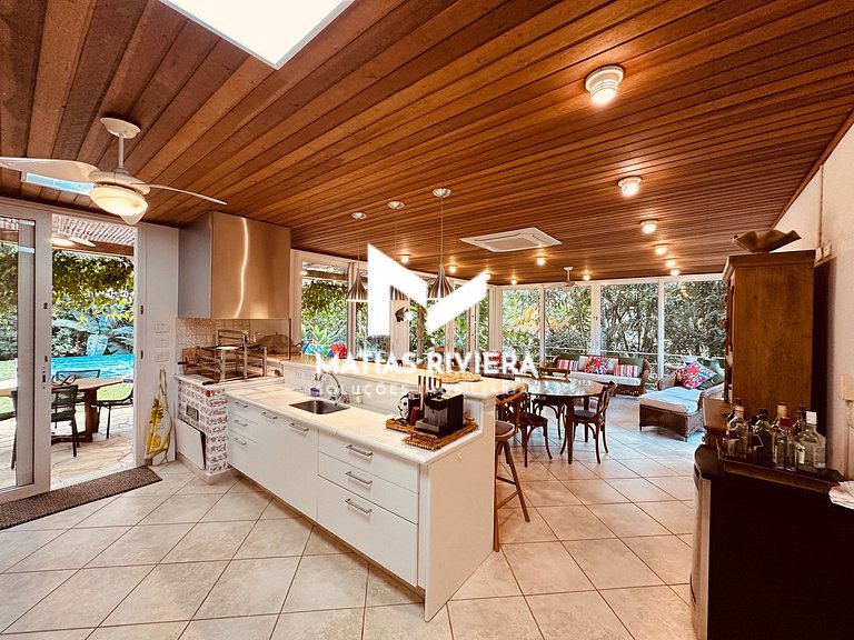 Casa de Luxo na Praia Semi-Privativa em Iporanga